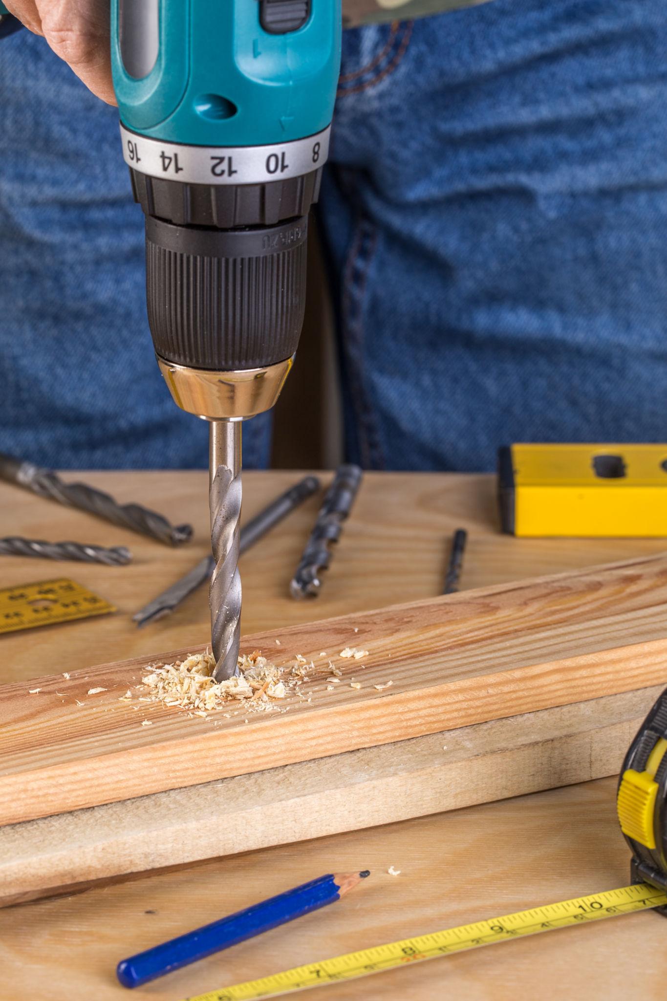 Battery powered drill for light-duty home use