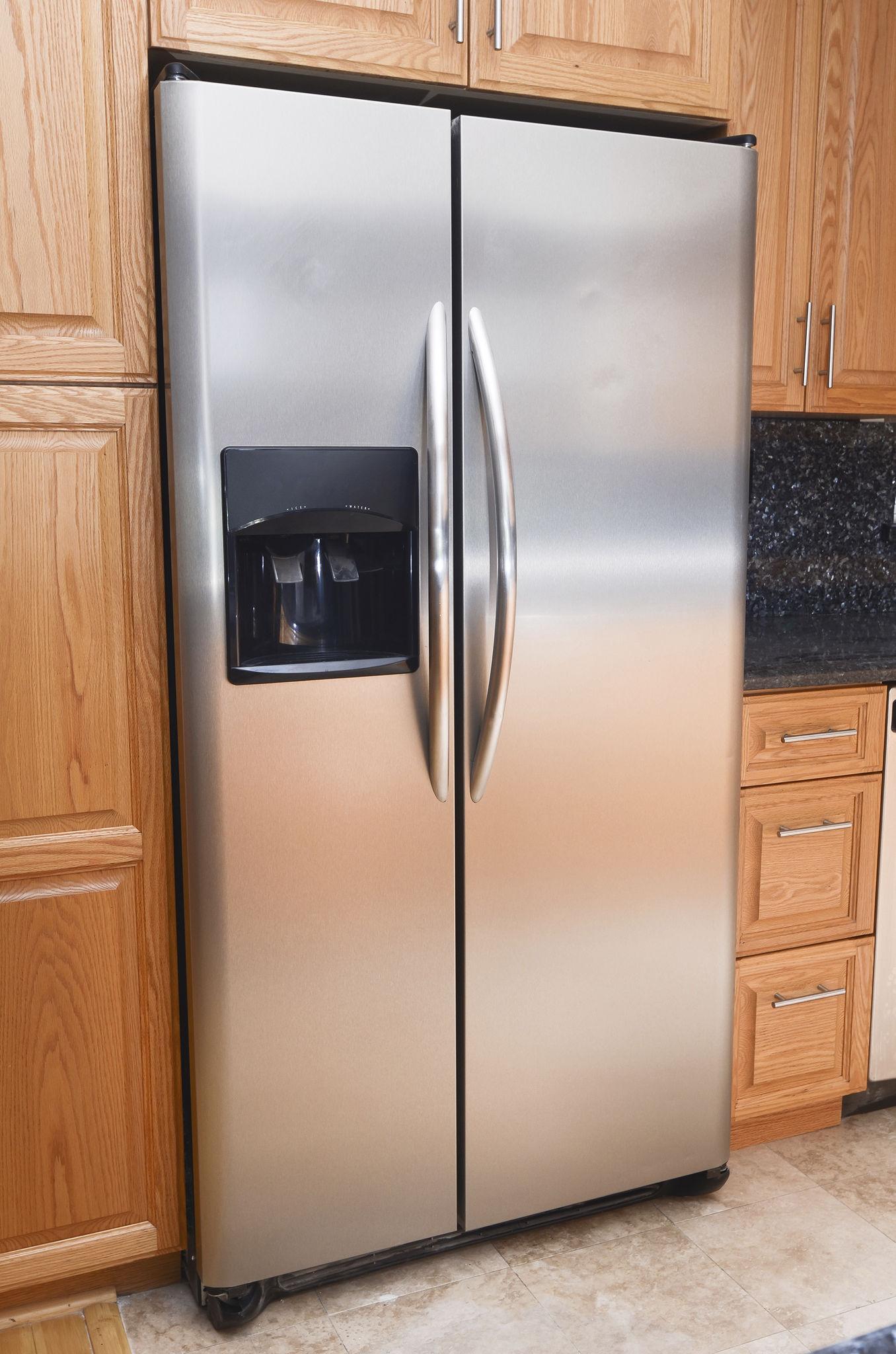 Combined refrigerator and freezer load