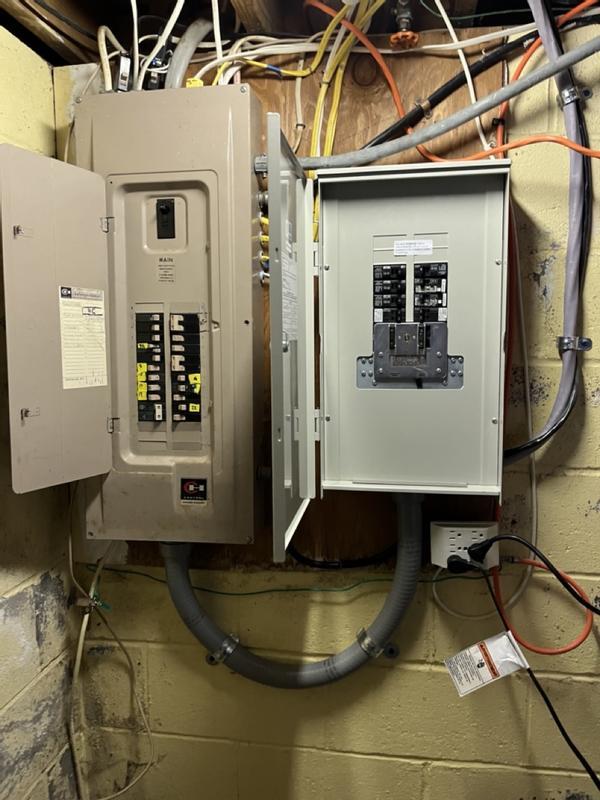 Manual transfer switch for generator backup power